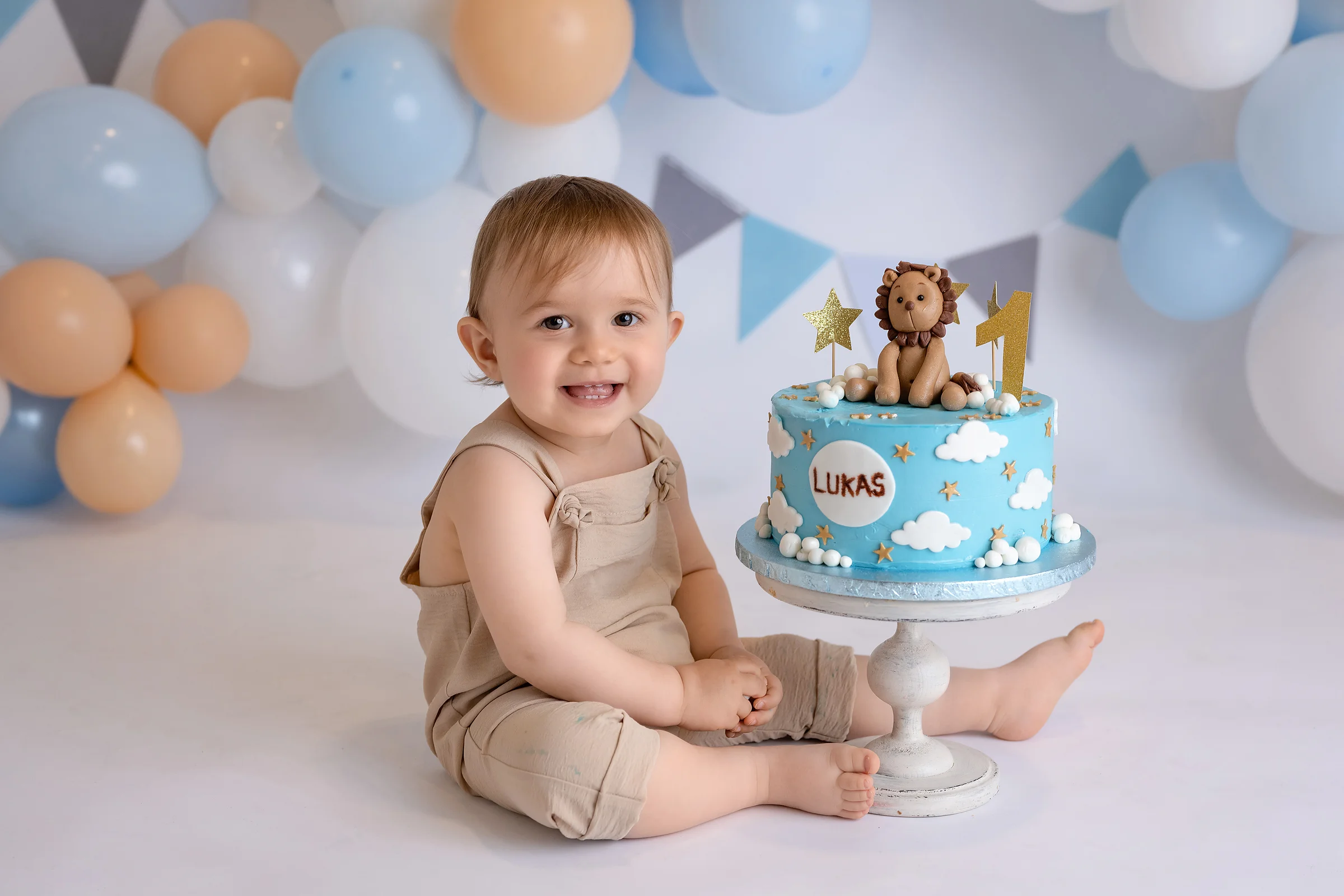 Baby und Cake Smash Fotoshooting zum ersten Geburtstag