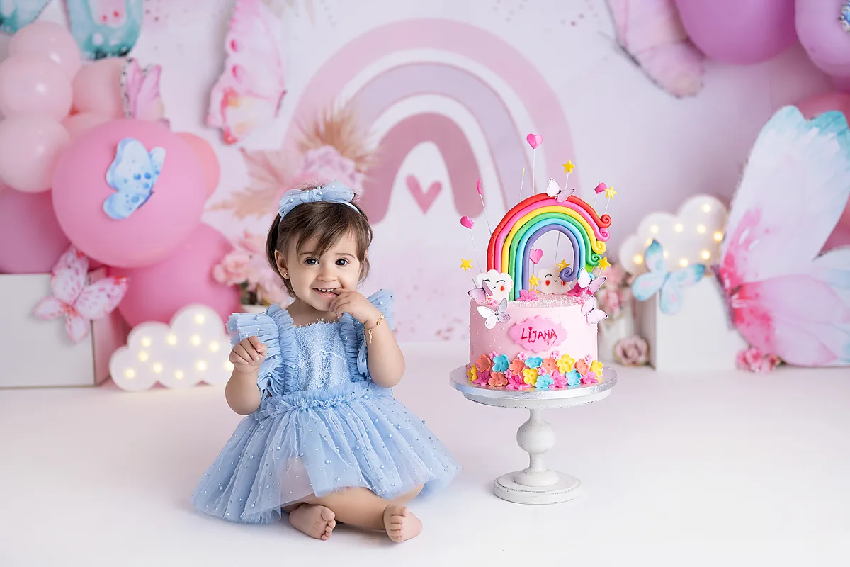 Babyporträt – fröhlicher, natürlicher Ausdruck