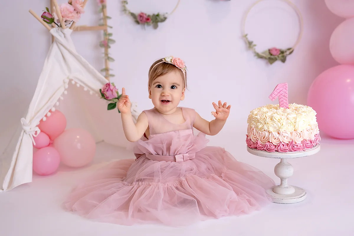 Baby-lacht-herzlich