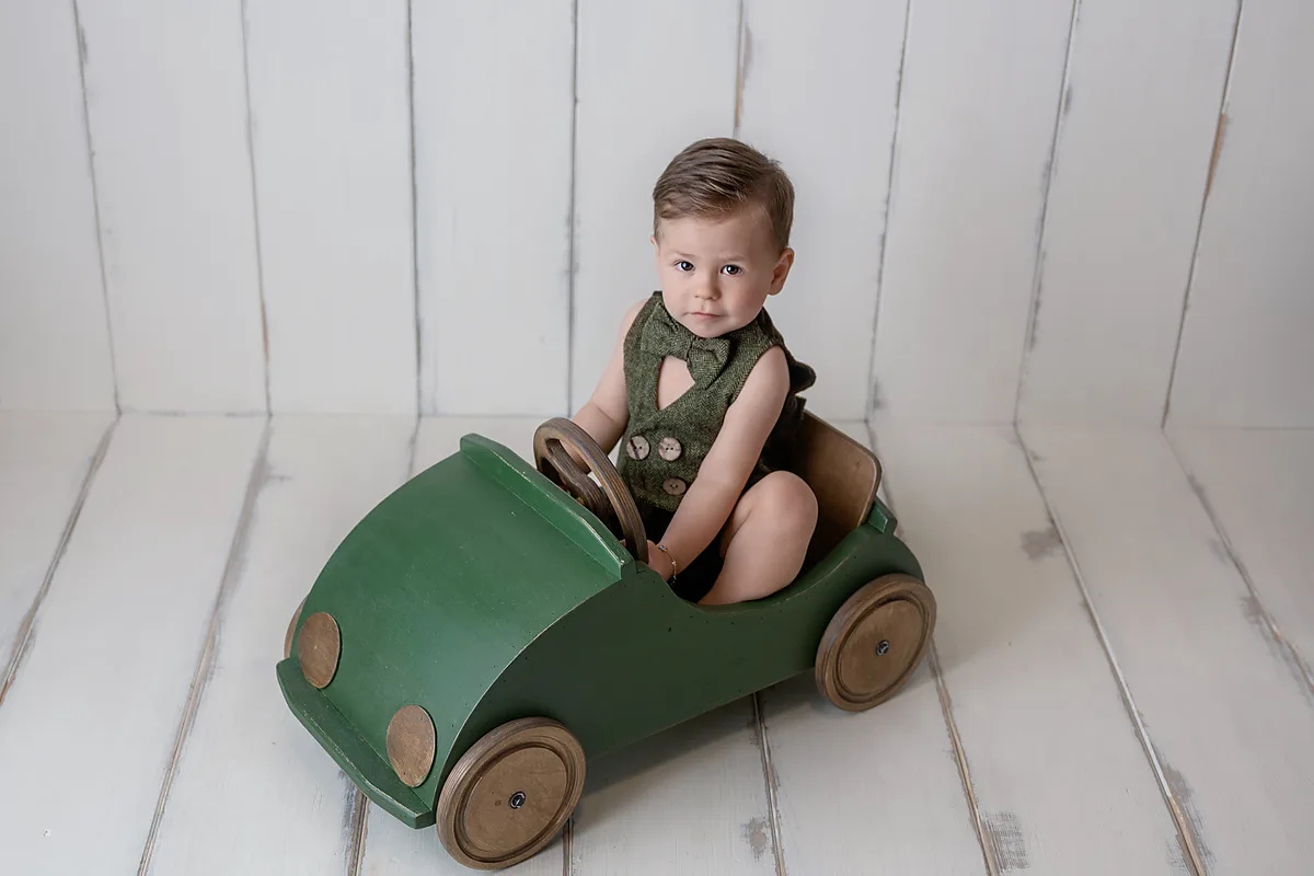 Baby-neugierig-Studioaufnahme