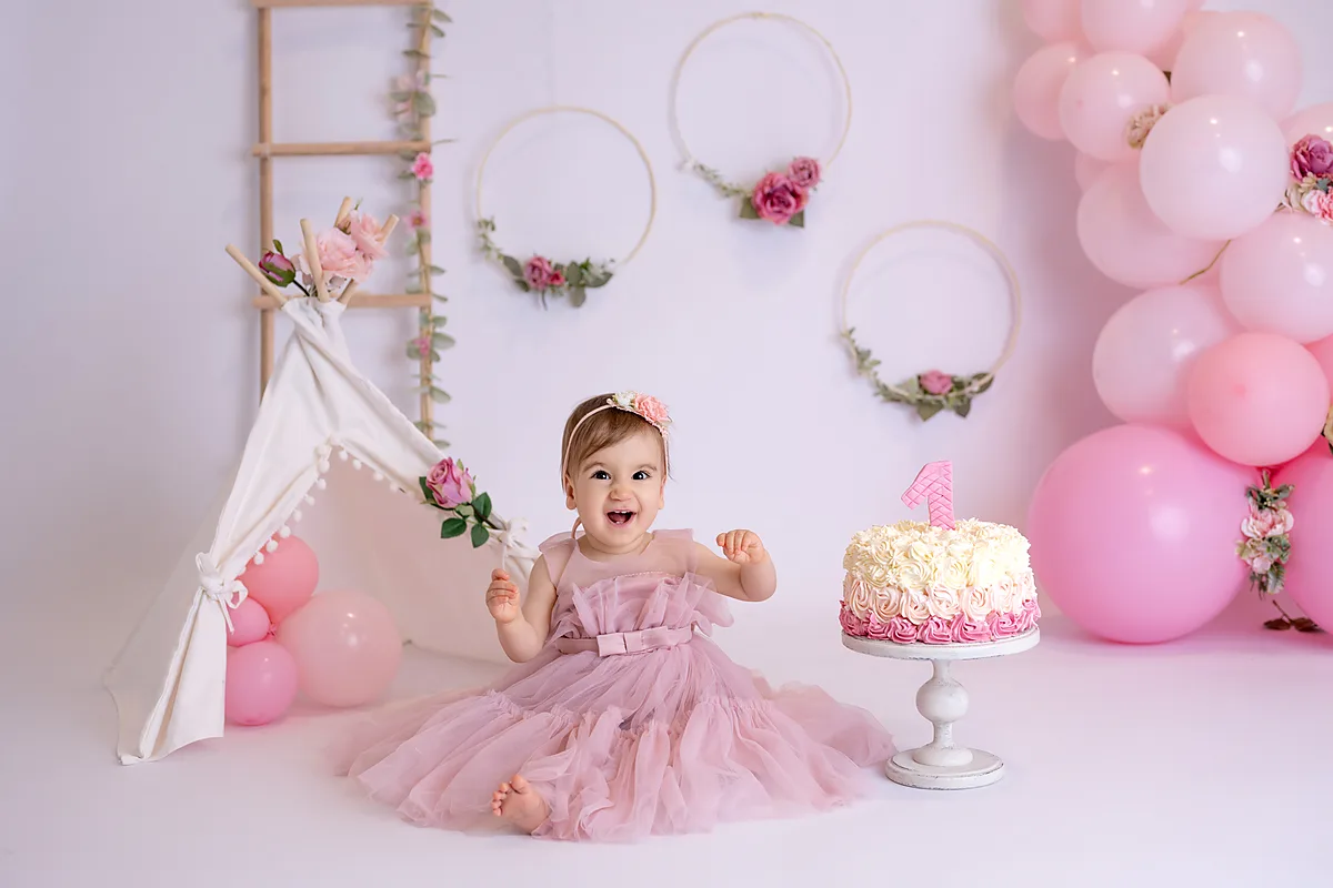 Baby-neugieriger-Blick