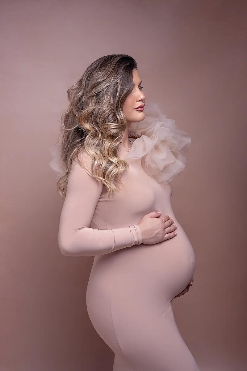 Babybauchfotografie Schweiz – elegante Schwangerschaftsbilder