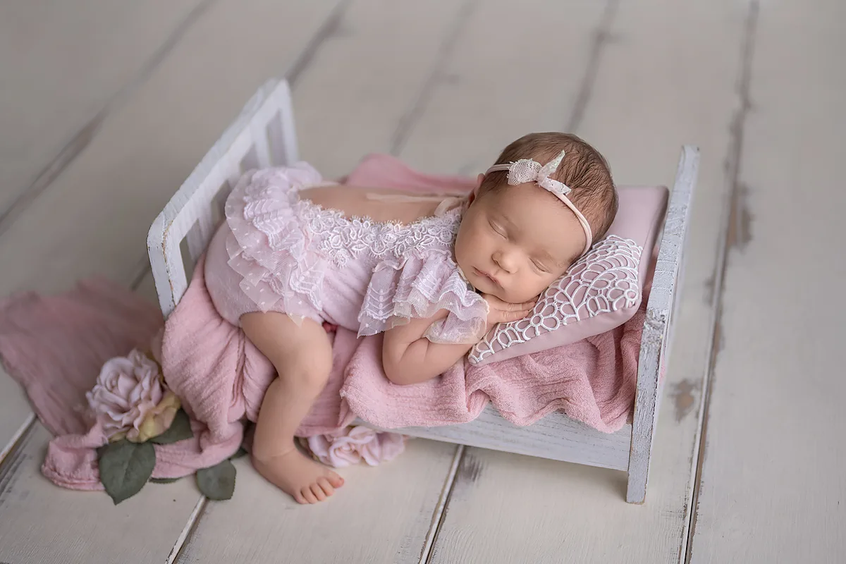 Detailaufnahme von Babyfüssen – Neugeborenenfotografie