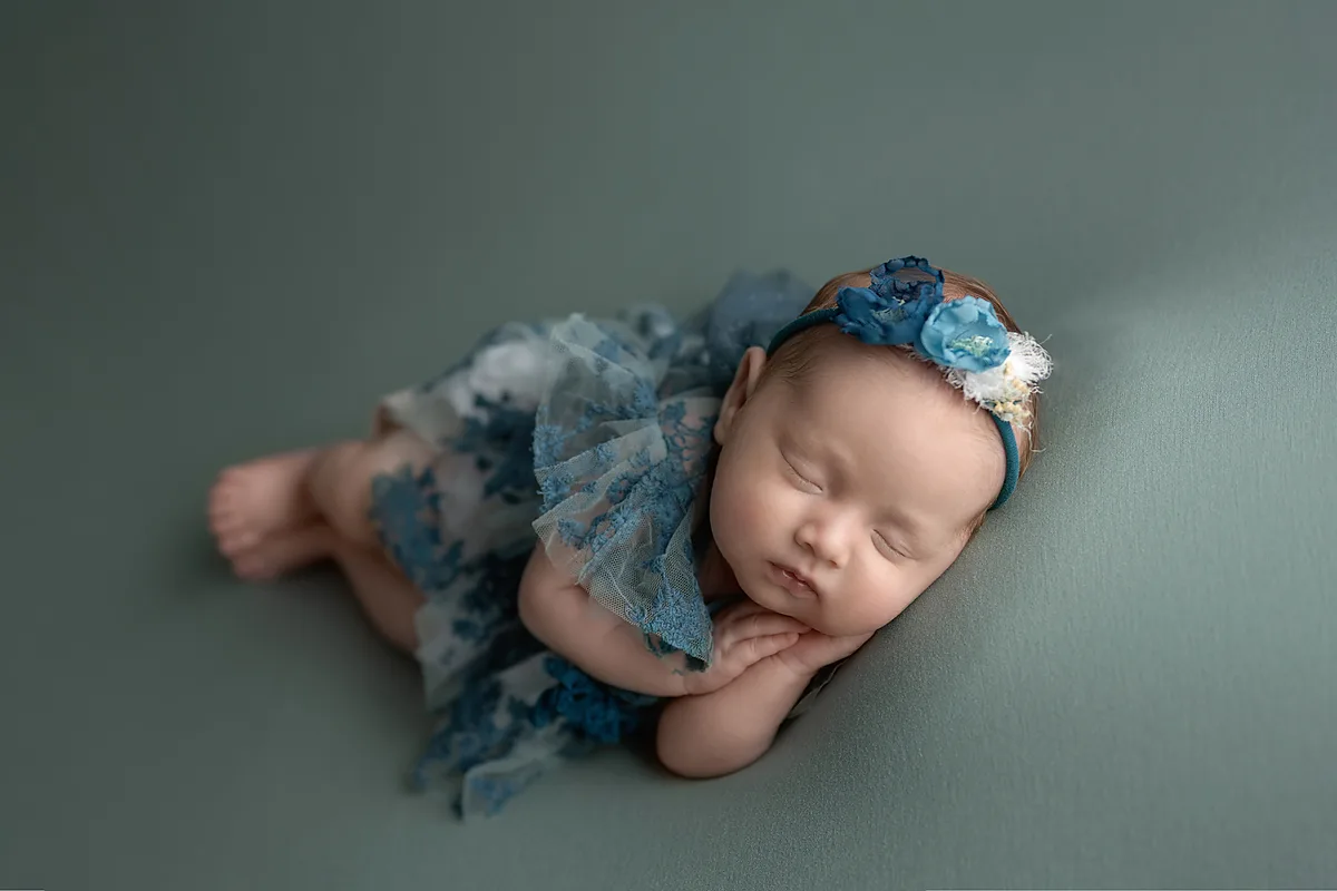 Newborn-Porträt – zeitlose Babyfotografie im Studio