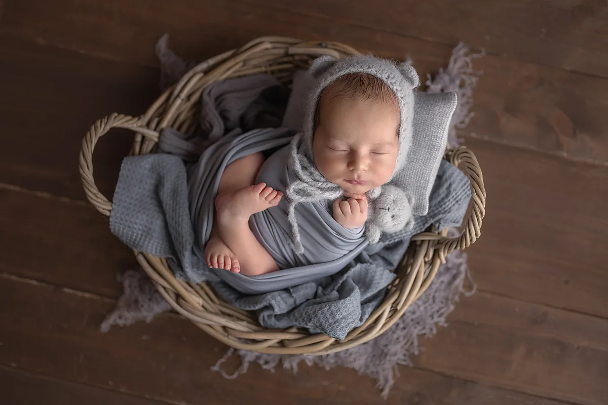 Neugeborenenfotografie im Aargau – sanftes Baby-Porträt