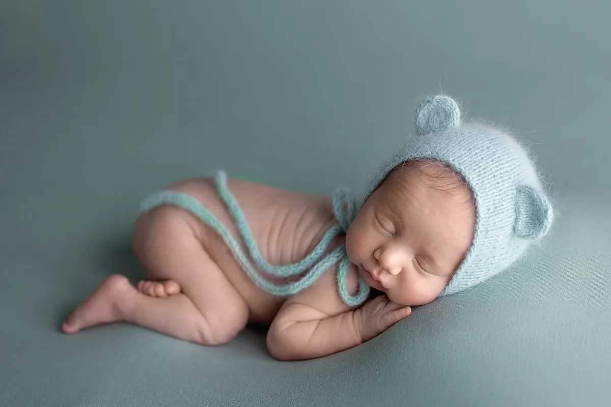 Newborn-Shooting – zartes Baby-Porträt im Studio
