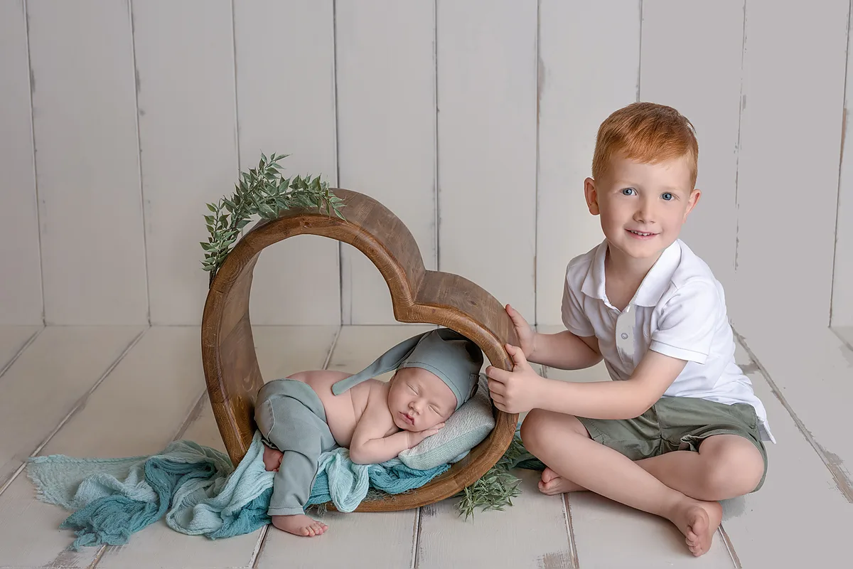 Newborn-Porträt – natürliche Mimik, ruhige Pose